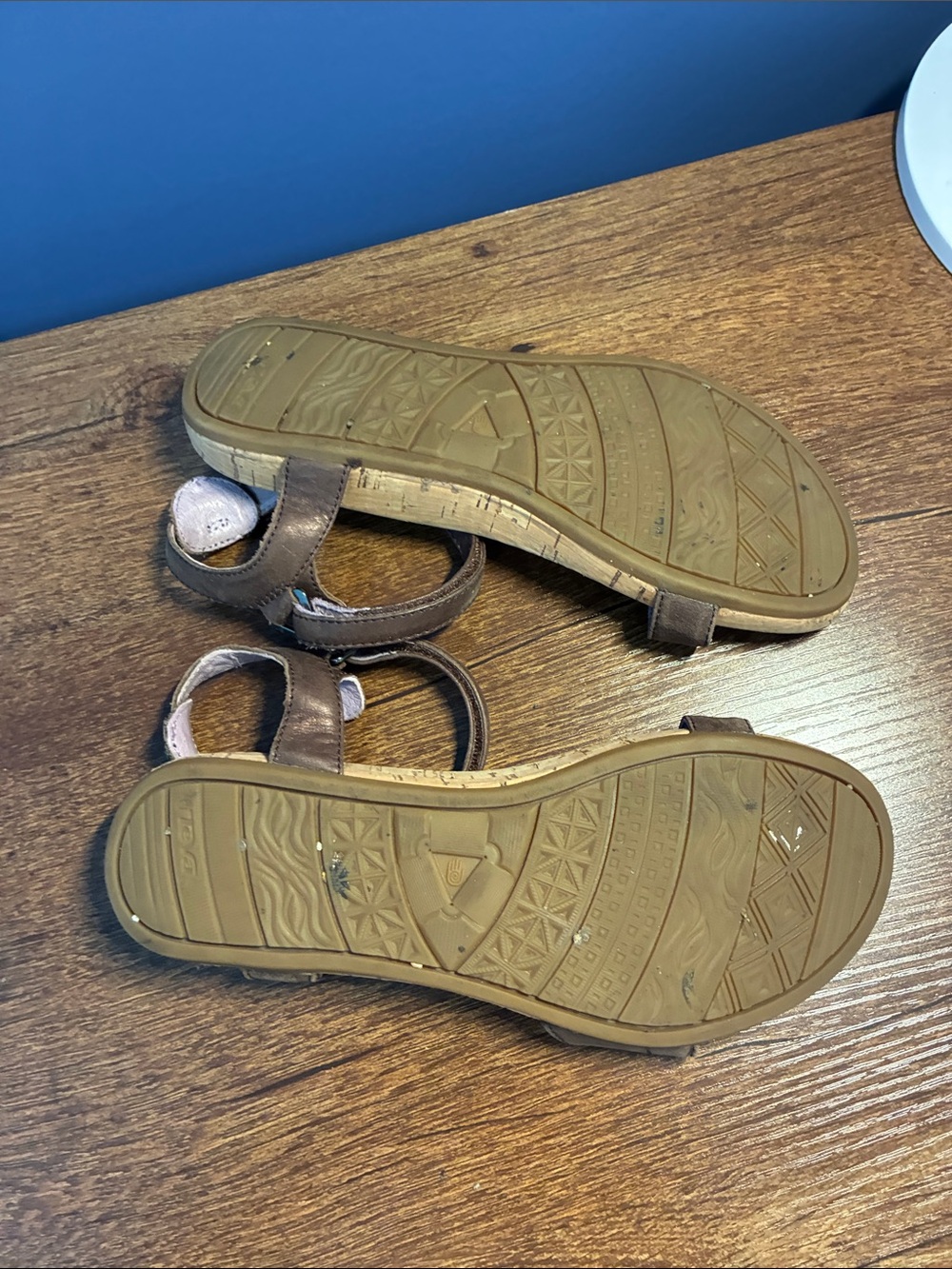 Teva Brown Cork-Trim T-Strap Sandals - Picture 4 of 4